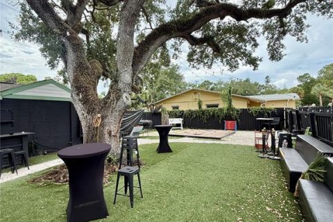 Commercial property in Saint Petersburg, Florida 190.64 sq.m. № 2377990 - photo 3
