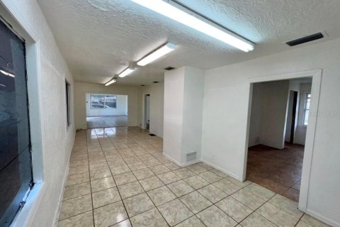 Commercial property in Saint Petersburg, Florida 190.64 sq.m. № 2377990 - photo 5