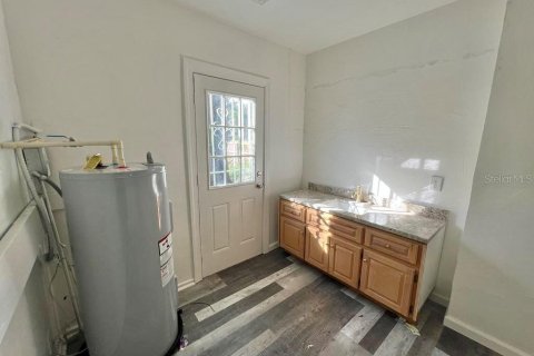Commercial property in Saint Petersburg, Florida 190.64 sq.m. № 2377990 - photo 9