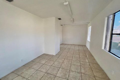 Commercial property in Saint Petersburg, Florida 190.64 sq.m. № 2377990 - photo 10