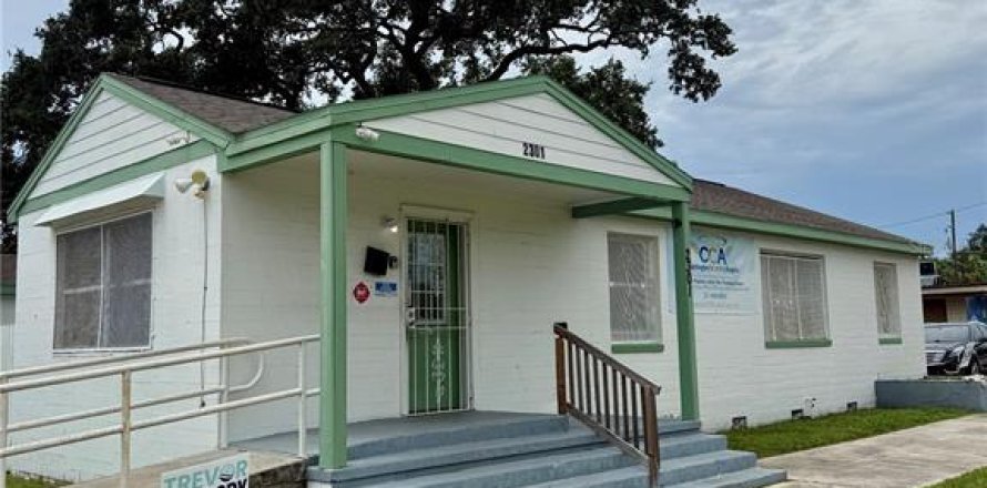 Commercial property in Saint Petersburg, Florida 190.64 sq.m. № 2377990