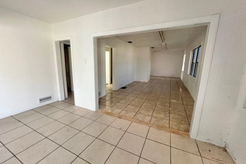 Commercial property in Saint Petersburg, Florida 190.64 sq.m. № 2377990 - photo 6