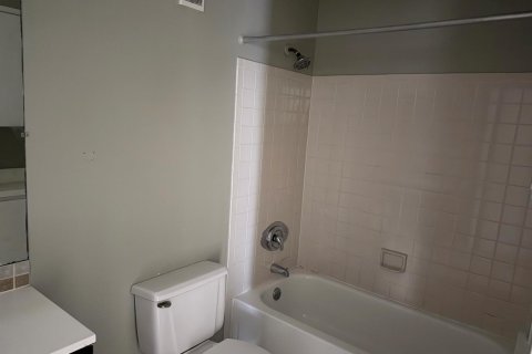 Copropriété à louer à Boynton Beach, Floride: 2 chambres, 101.08 m2 № 2297313 - photo 10