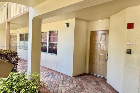 Condominio en alquiler en Coconut Creek, Florida, 2 dormitorios, 107.49 m2 № 1891726 - foto 2