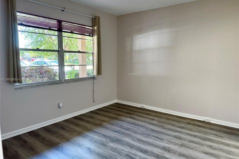 Condominio en alquiler en Coconut Creek, Florida, 2 dormitorios, 107.49 m2 № 1891726 - foto 9