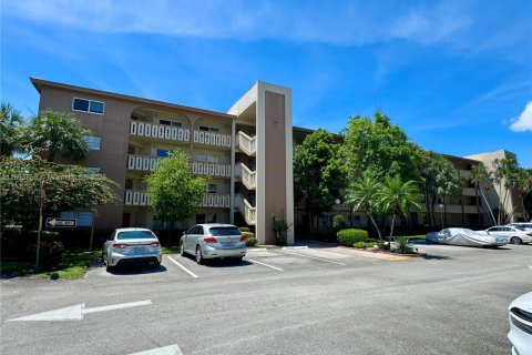 Condominio en alquiler en Coconut Creek, Florida, 2 dormitorios, 107.49 m2 № 1891726 - foto 1