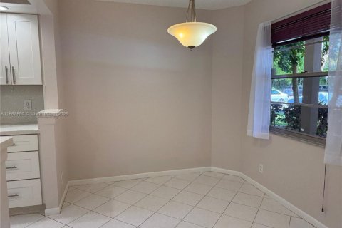 Condominio en alquiler en Coconut Creek, Florida, 2 dormitorios, 107.49 m2 № 1891726 - foto 6