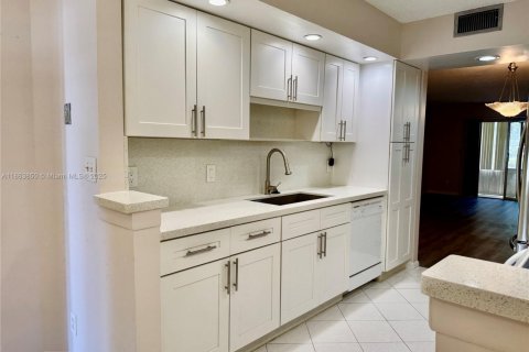 Condominio en alquiler en Coconut Creek, Florida, 2 dormitorios, 107.49 m2 № 1891726 - foto 3