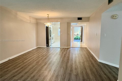 Condominio en alquiler en Coconut Creek, Florida, 2 dormitorios, 107.49 m2 № 1891726 - foto 7