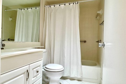 Condominio en alquiler en Coconut Creek, Florida, 2 dormitorios, 107.49 m2 № 1891726 - foto 10