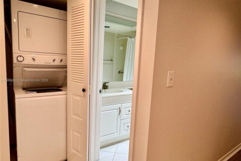 Condominio en alquiler en Coconut Creek, Florida, 2 dormitorios, 107.49 m2 № 1891726 - foto 13