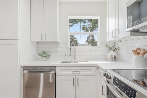 Villa ou maison à vendre à Tampa, Floride: 3 chambres, 93.37 m2 № 2396816 - photo 9