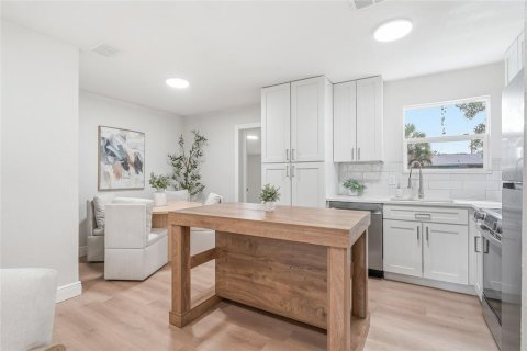 Villa ou maison à vendre à Tampa, Floride: 3 chambres, 93.37 m2 № 2396816 - photo 8