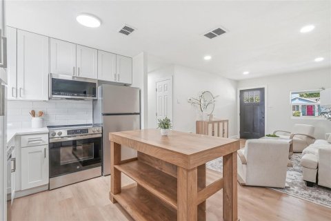 Villa ou maison à vendre à Tampa, Floride: 3 chambres, 93.37 m2 № 2396816 - photo 11