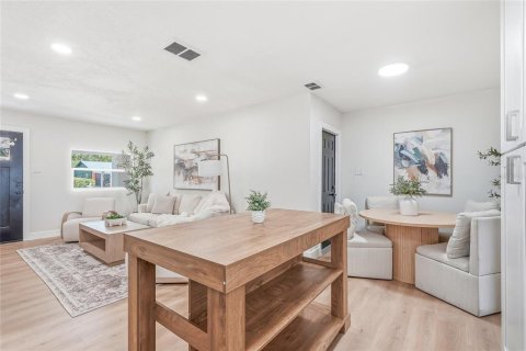 Villa ou maison à vendre à Tampa, Floride: 3 chambres, 93.37 m2 № 2396816 - photo 10