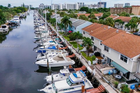 Купить таунхаус в Помпано-Бич, Флорида 2 спальни, 93.65м2, № 1955141 - фото 18