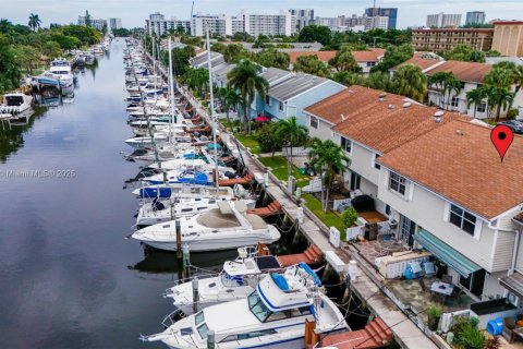Купить таунхаус в Помпано-Бич, Флорида 2 спальни, 93.65м2, № 1955141 - фото 2