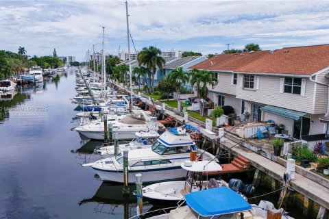 Купить таунхаус в Помпано-Бич, Флорида 2 спальни, 93.65м2, № 1955141 - фото 17
