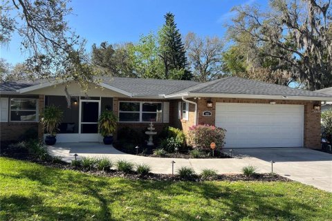 Villa ou maison à louer à Minneola, Floride: 3 chambres, 115.76 m2 № 2412755 - photo 2
