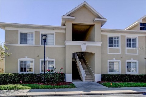 Condominio en alquiler en Riverview, Florida, 3 dormitorios, 106.93 m2 № 1909153 - foto 1