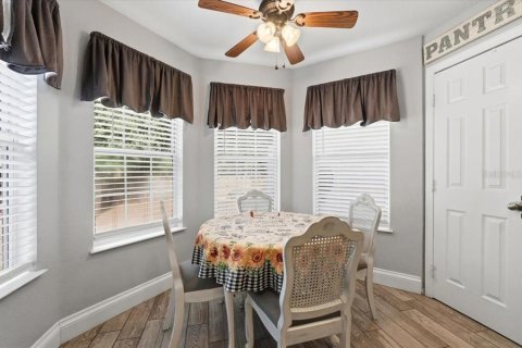 House in Polk City, Florida 4 bedrooms, 211.63 sq.m. № 2119377 - photo 12