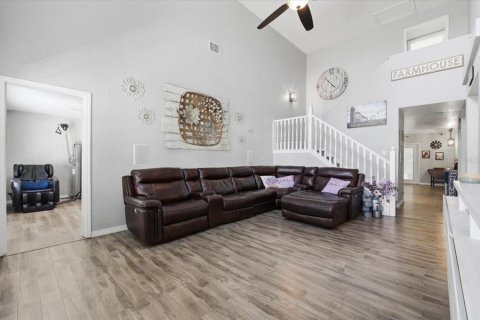 House in Polk City, Florida 4 bedrooms, 211.63 sq.m. № 2119377 - photo 7