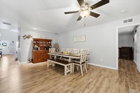 House in Polk City, Florida 4 bedrooms, 211.63 sq.m. № 2119377 - photo 15