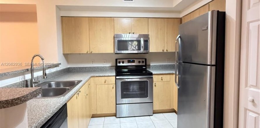 Condominio en Tamarac, Florida, 2 dormitorios  № 2261034