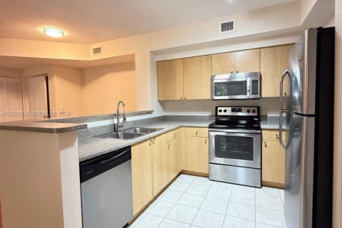 Condominio en venta en Tamarac, Florida, 2 dormitorios, 91.14 m2 № 2261034 - foto 2