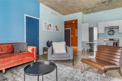 Condo in Miami, Florida, 2 bedrooms  № 1577580 - photo 1