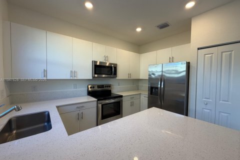 Townhouse in Miami, Florida 3 bedrooms, 137.96 sq.m. № 2003754 - photo 6