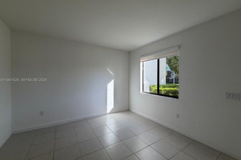 Townhouse in Miami, Florida 3 bedrooms, 137.96 sq.m. № 2003754 - photo 8