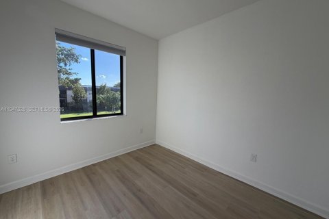 Townhouse in Miami, Florida 3 bedrooms, 137.96 sq.m. № 2003754 - photo 25