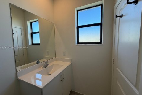 Townhouse in Miami, Florida 3 bedrooms, 137.96 sq.m. № 2003754 - photo 16