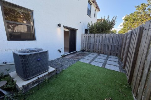 Townhouse in Miami, Florida 3 bedrooms, 137.96 sq.m. № 2003754 - photo 10