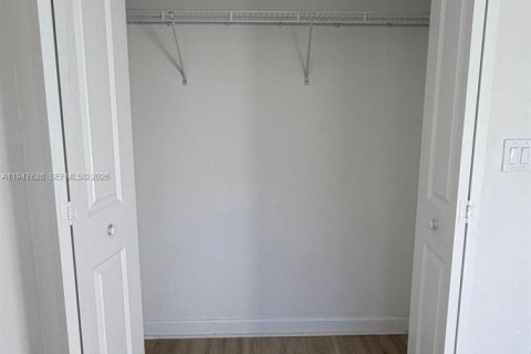 Townhouse in Miami, Florida 3 bedrooms, 137.96 sq.m. № 2003754 - photo 24