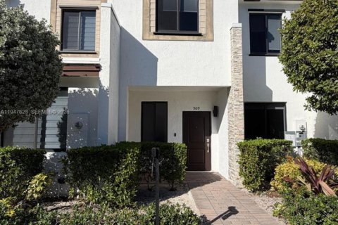 Townhouse in Miami, Florida 3 bedrooms, 137.96 sq.m. № 2003754 - photo 2