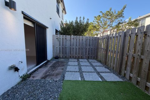Townhouse in Miami, Florida 3 bedrooms, 137.96 sq.m. № 2003754 - photo 11