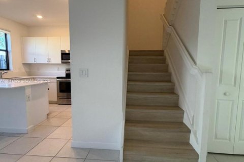 Townhouse in Miami, Florida 3 bedrooms, 137.96 sq.m. № 2003754 - photo 13