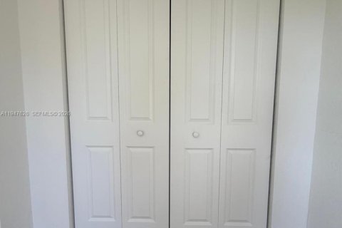 Townhouse in Miami, Florida 3 bedrooms, 137.96 sq.m. № 2003754 - photo 29