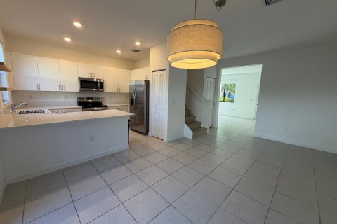 Townhouse in Miami, Florida 3 bedrooms, 137.96 sq.m. № 2003754 - photo 3