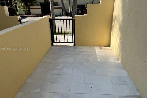 Copropriété à louer à Miami, Floride: 2 chambres, 85.56 m2 № 1976682 - photo 4