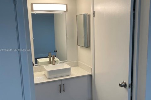 Copropriété à louer à Miami, Floride: 2 chambres, 85.56 m2 № 1976682 - photo 23