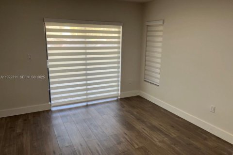 Copropriété à louer à Miami, Floride: 2 chambres, 85.56 m2 № 1976682 - photo 25