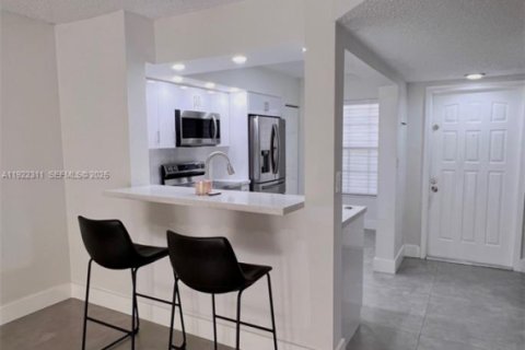 Copropriété à louer à Miami, Floride: 2 chambres, 85.56 m2 № 1976682 - photo 13