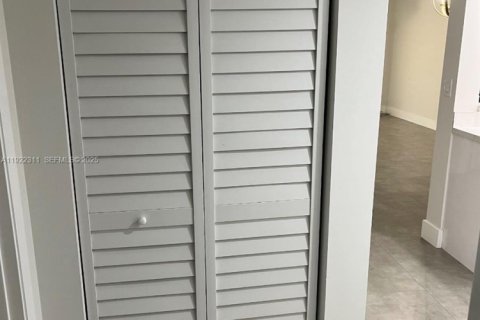 Copropriété à louer à Miami, Floride: 2 chambres, 85.56 m2 № 1976682 - photo 17