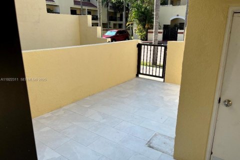Copropriété à louer à Miami, Floride: 2 chambres, 85.56 m2 № 1976682 - photo 5