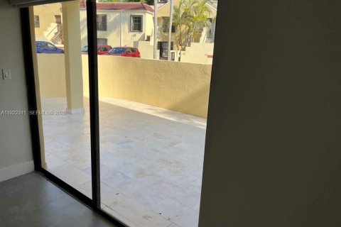 Copropriété à louer à Miami, Floride: 2 chambres, 85.56 m2 № 1976682 - photo 16