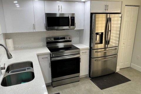 Copropriété à louer à Miami, Floride: 2 chambres, 85.56 m2 № 1976682 - photo 6