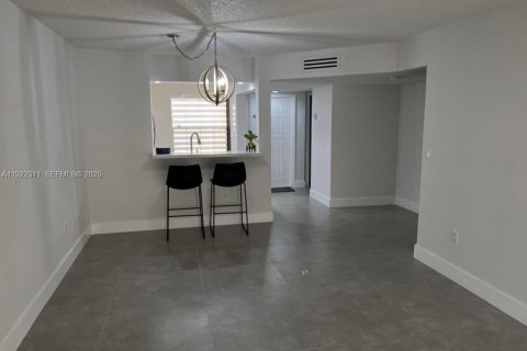 Copropriété à louer à Miami, Floride: 2 chambres, 85.56 m2 № 1976682 - photo 12